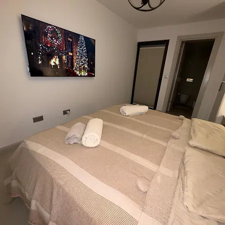 3 Bedrooms With Own Pool! *