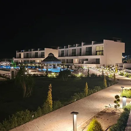 3 Bedrooms With Own Pool! Pano Deftera