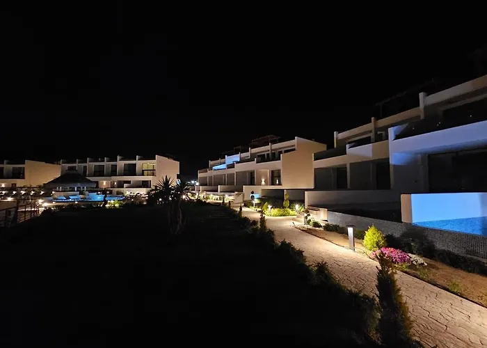 3 Bedrooms With Own Pool! Vila