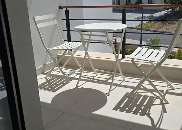 3 Bedrooms With Own Pool! *