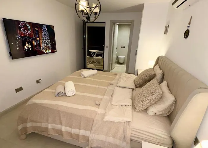 3 Bedrooms With Own Pool! Pano Deftera