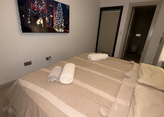 3 Bedrooms With Own Pool! *