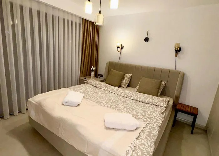 3 Bedrooms With Own Pool! *