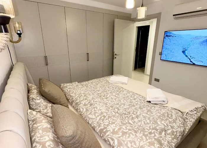 3 Bedrooms With Own Pool! Vila