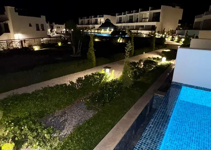 3 Bedrooms With Own Pool! Vila